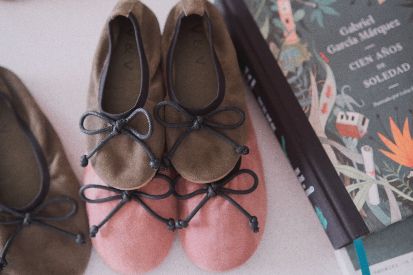 Bow-Detailed Suede Leather Ballet Flats