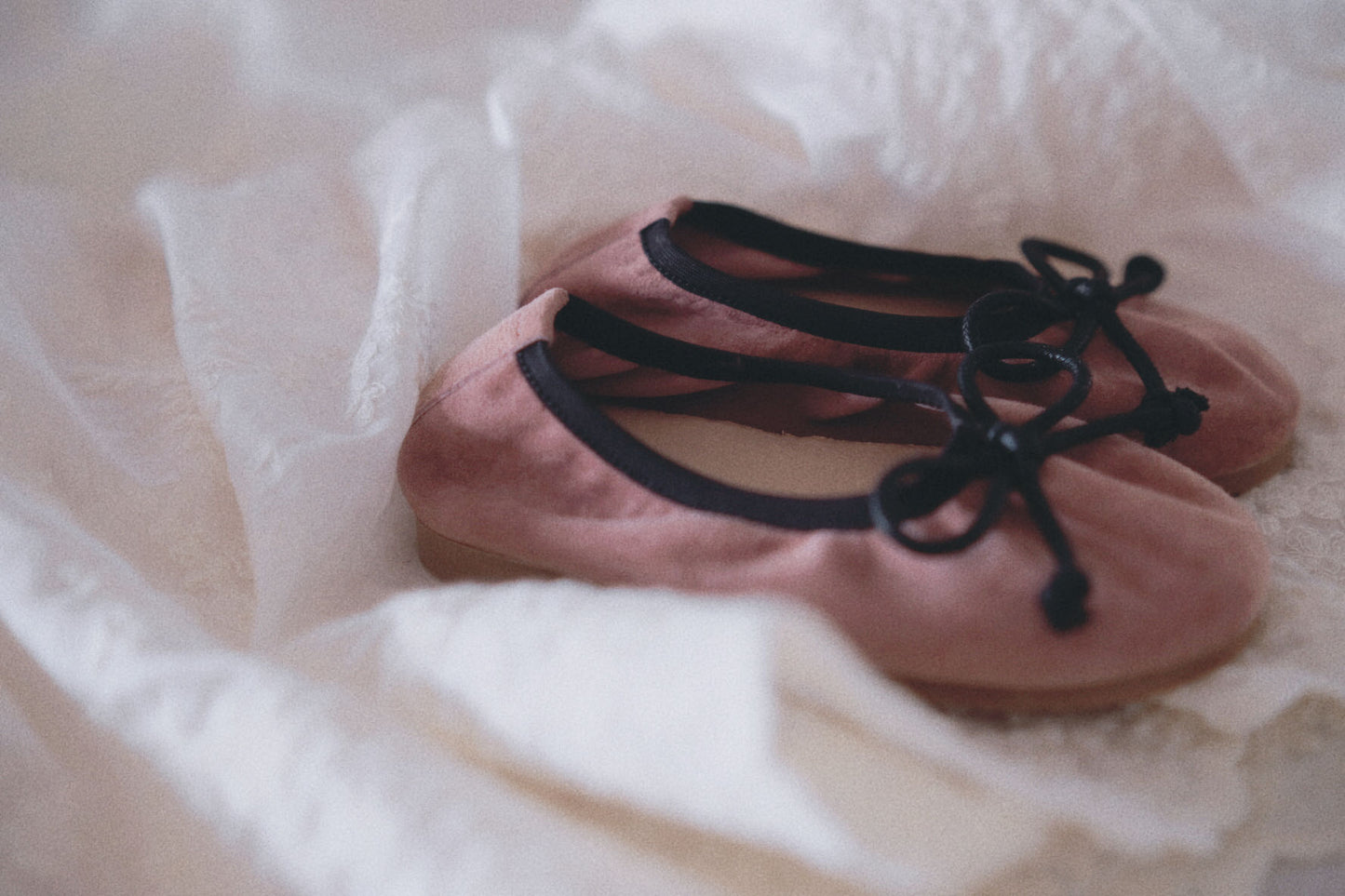 Bow-Detailed Suede Leather Ballet Flats