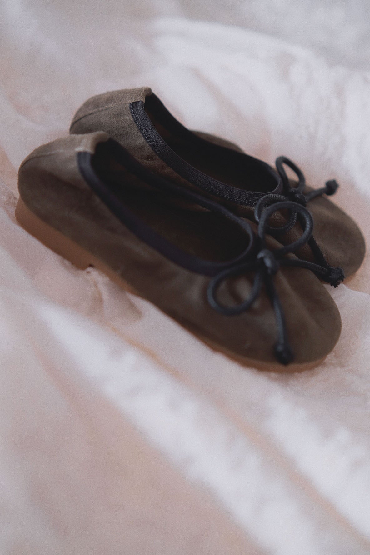 Bow-Detailed Suede Leather Ballet Flats